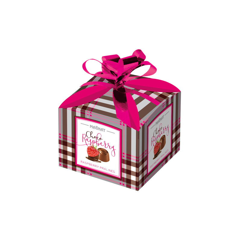 Milk chocolate pralines in a small gift box by Magnat